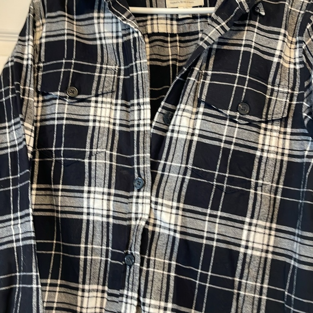 Tilley button up shirt size large - Picture 4 of 5
